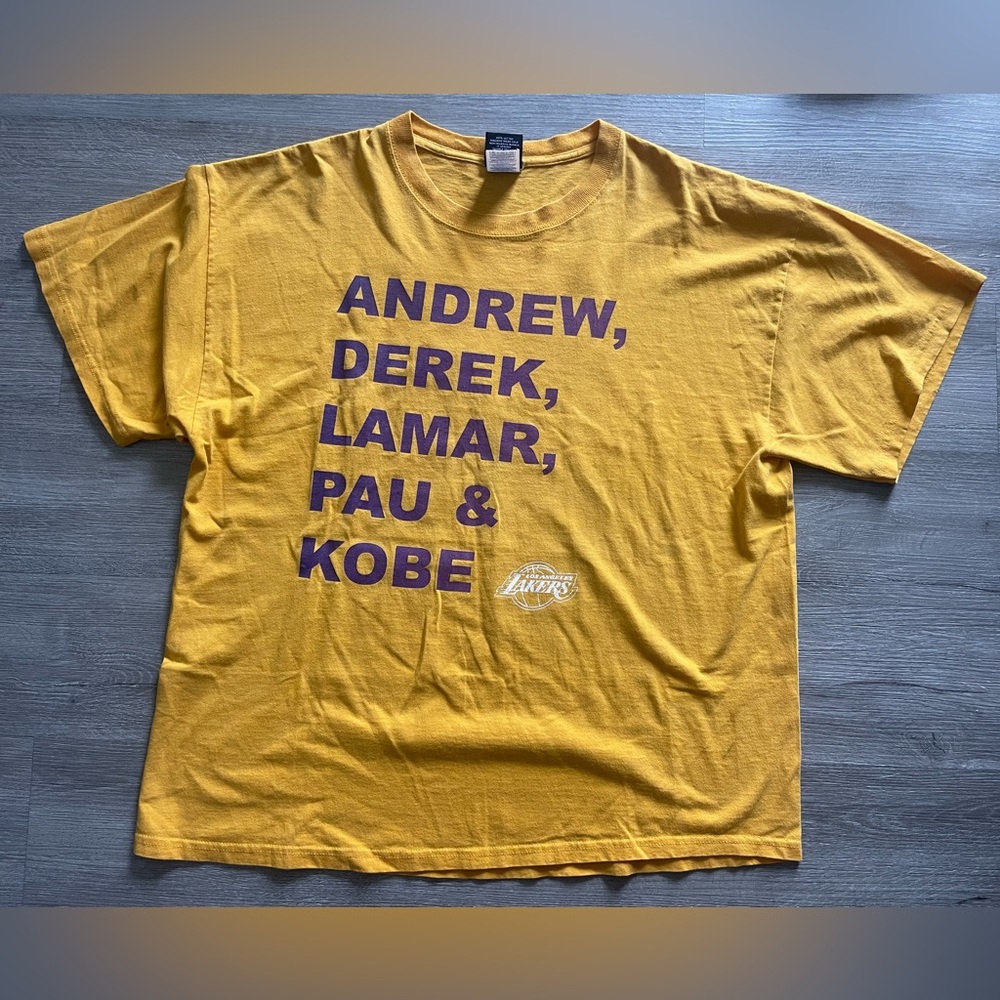 Los Angeles Lakers 2010 Roster Shirt Men’s XL UNK Kobe Pau Fisher Odom Bynum